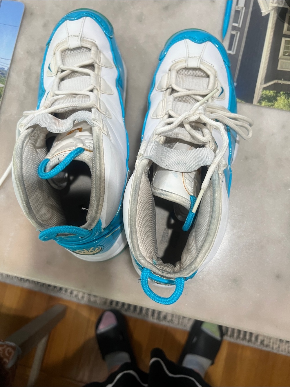 Men White and Teal Basketball Sneakers